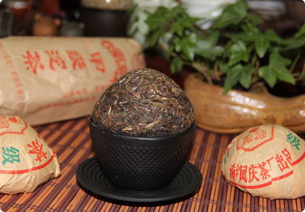 鳳牌普洱茶 陳年普洱茶 陳年生茶 2000凤牌老青沱 100克 