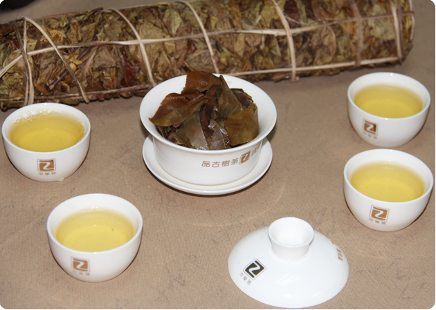 2013香竹箐野生大叶茶柱 老帕卡普洱茶