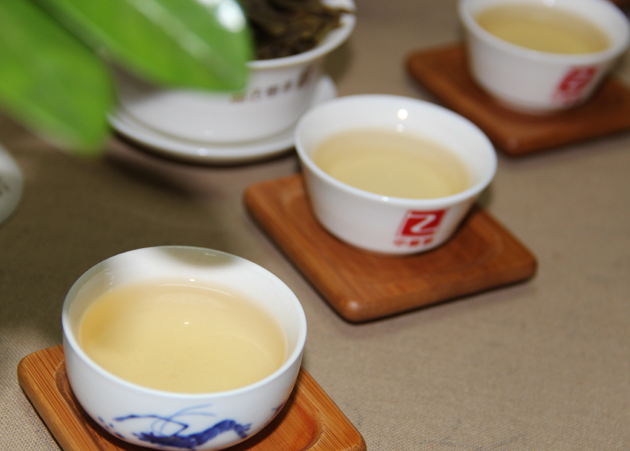 蛮砖 蛮砖普洱茶 2015中乐号蛮砖古树茶 六大古茶山 357克