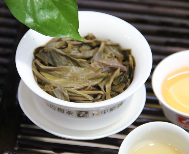弯弓 易武弯弓 弯弓普洱茶 2015中乐号弯弓古树茶 200克 秋茶