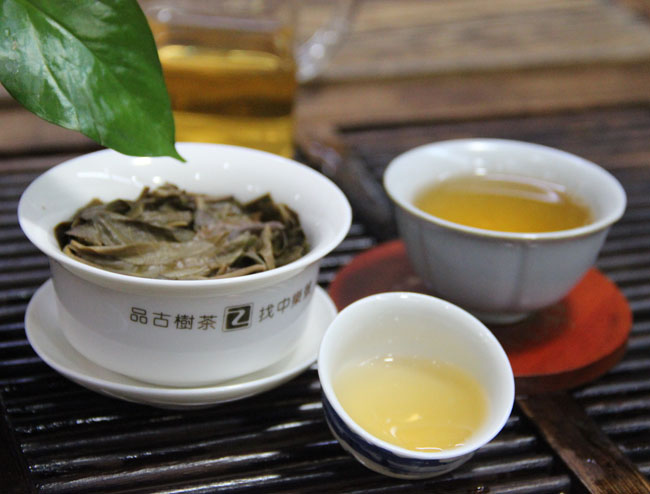 弯弓 易武弯弓 弯弓普洱茶 2015中乐号弯弓古树茶 200克 秋茶