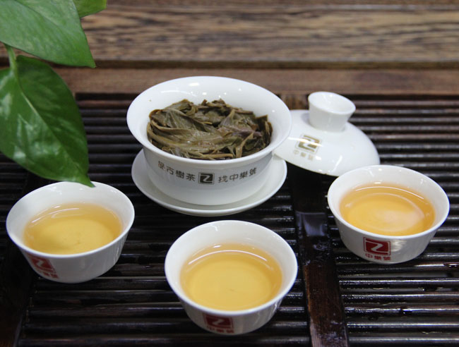 弯弓 易武弯弓 弯弓普洱茶 2015中乐号弯弓古树茶 200克 秋茶