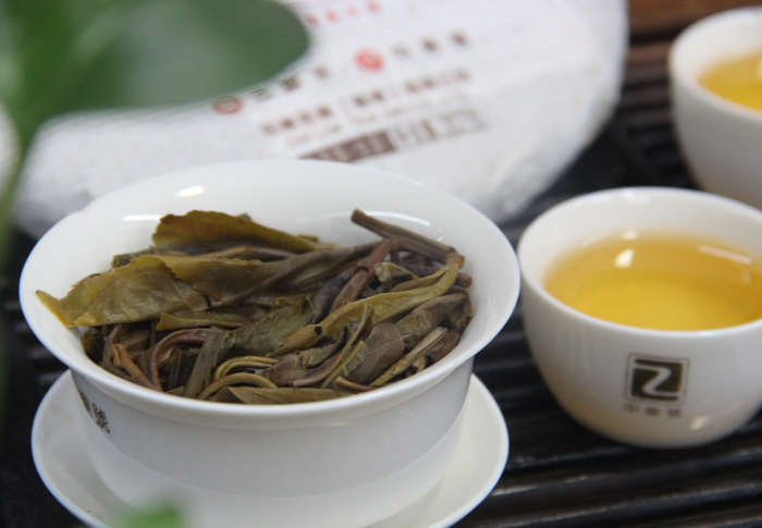 彎弓普洱茶 2016彎弓古樹茶 易武彎弓普洱茶 生茶 357克